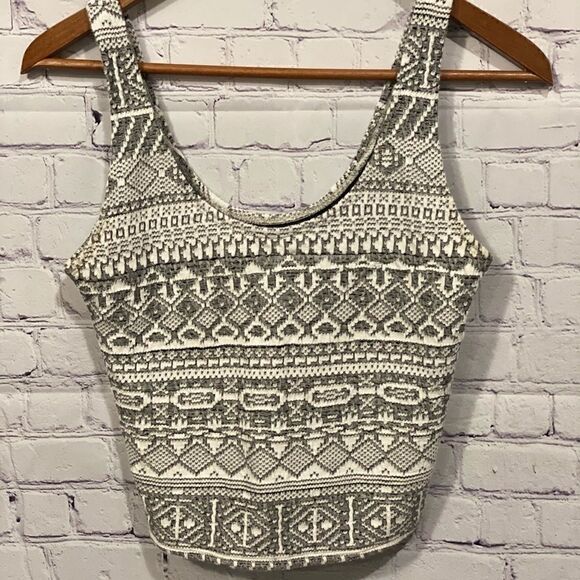 Hollister Aztec Print Cropped Baby Tank - Picture 5 of 7